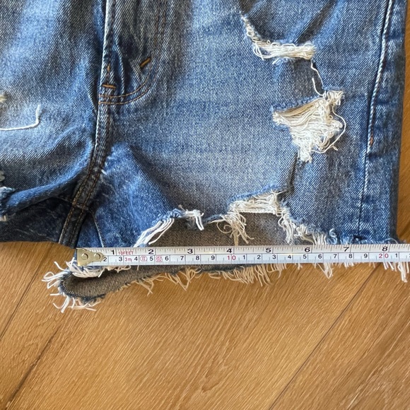 Abercrombie High Rise Mom Shorts. New Without Tags. 25 - Picture 8 of 8